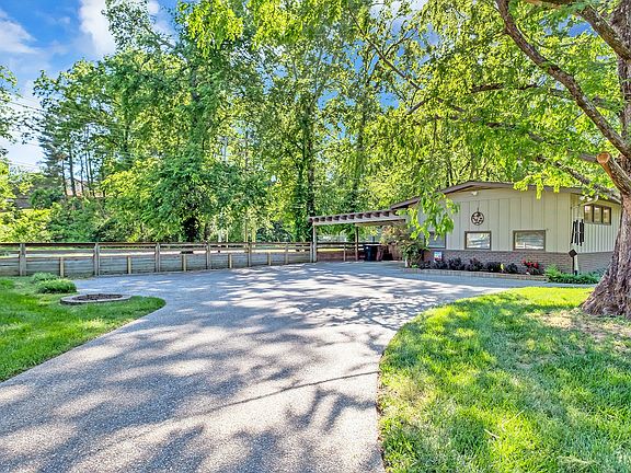 2nd image of 3711 Hilldale Dr
