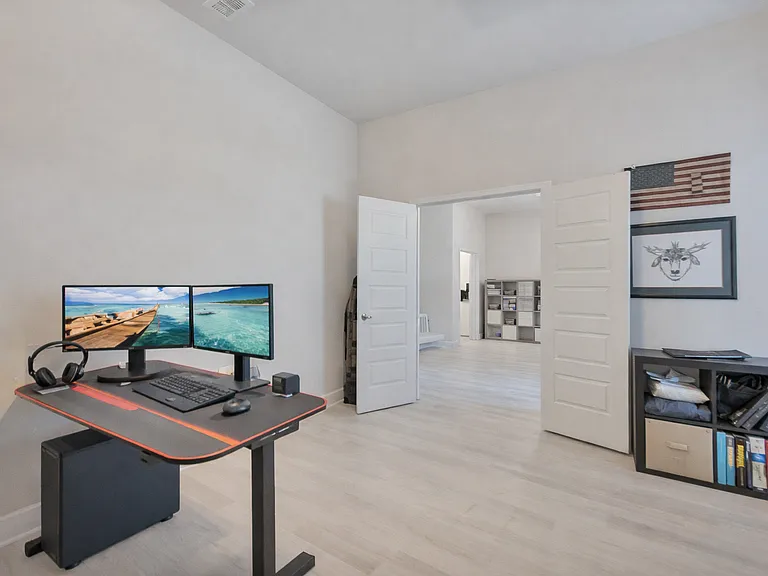 5833 Crestlake Dr — Photo 12