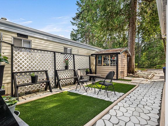 2nd image of 1247 Arbutus Rd #7