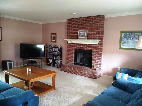 5th image of 528 Pine Bluff Dr