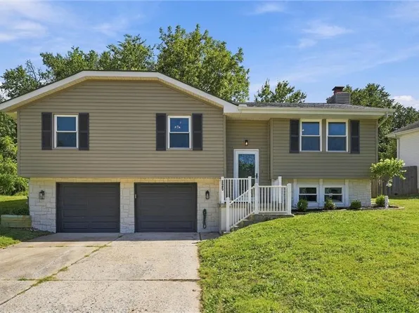 325 SE Brownfield Dr, Lees Summit, MO 64063