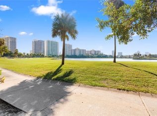 3675 N Country Club Dr APT 105, Aventura, FL 33180