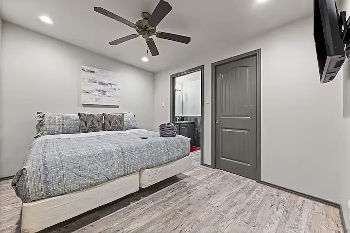 3 Jesse James Dr #B — Photo 12