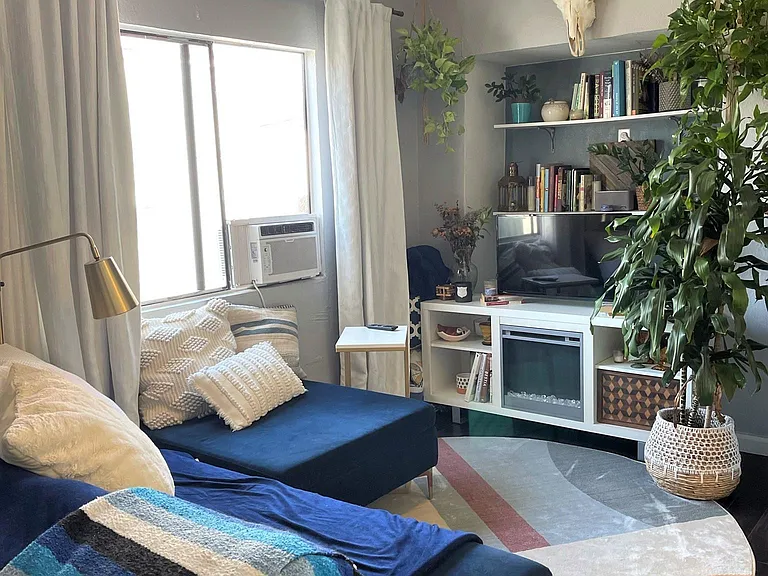 647 W Avenue 28 — Photo 3