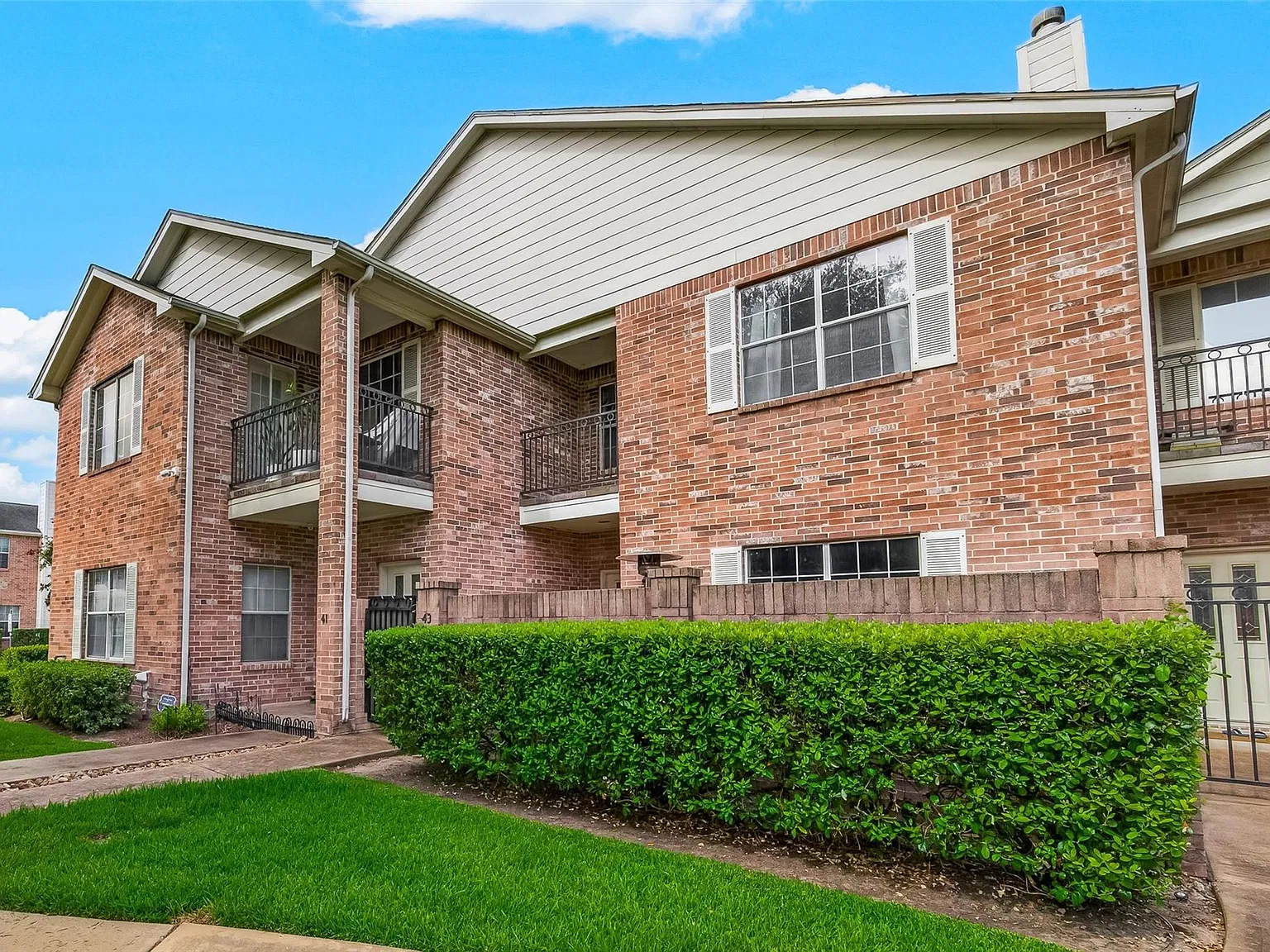 3 bed, 2.5 bath, 2311 sqft, $2,150 — Photo 3