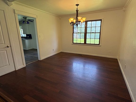 3rd image of 513 SW 56th St