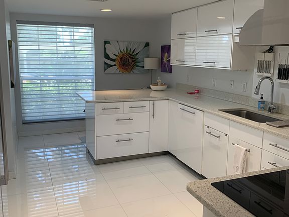 2nd image of 300 Harbour Dr #501