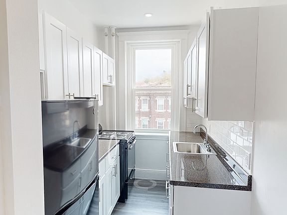 2nd image of 109 Brainerd Rd APT 11