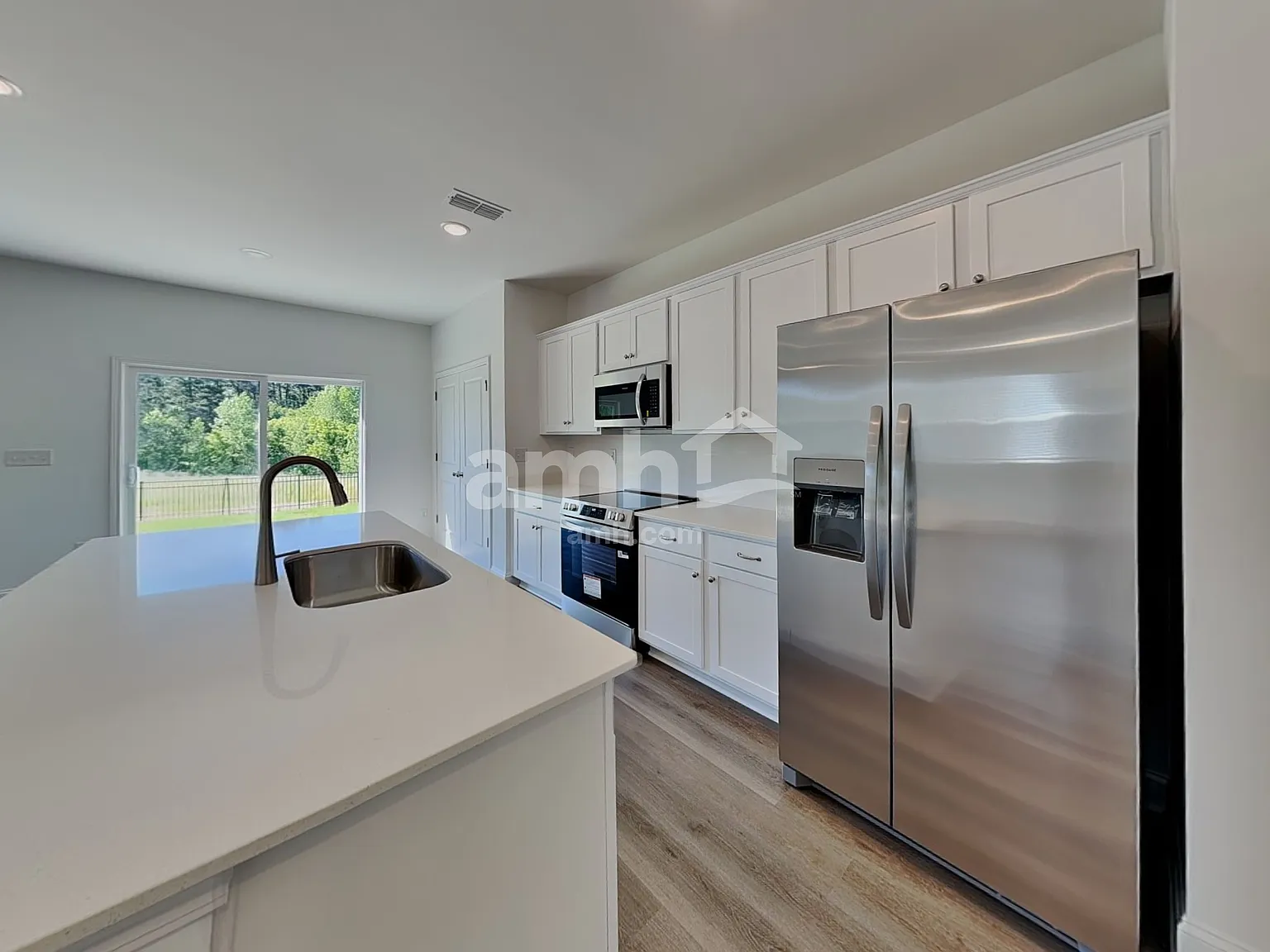 4 bed, 2.5 bath, 1977 sqft, $2,575 — Photo 4