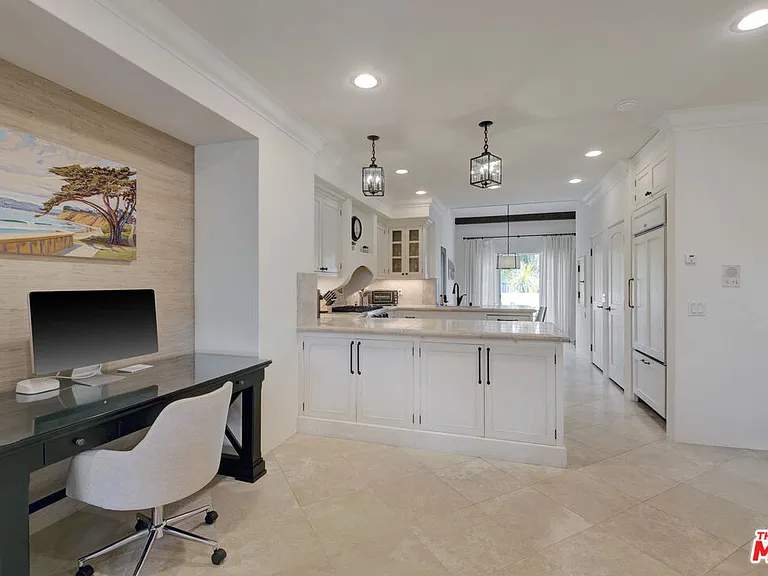 211 Bath St — Photo 14