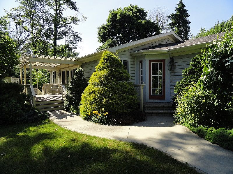 1st image of 780 Sunset Dr