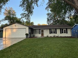 735 Sunset St SW, Hutchinson, MN 55350