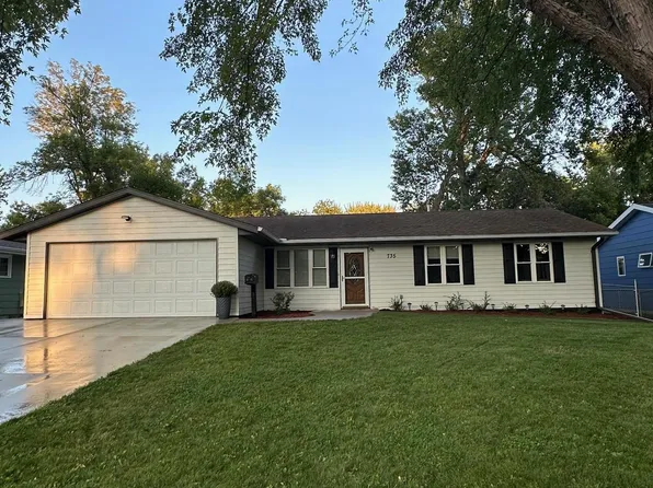 735 Sunset St SW, Hutchinson, MN 55350