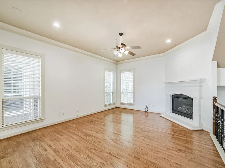 1833 Oakdale St — Photo 11