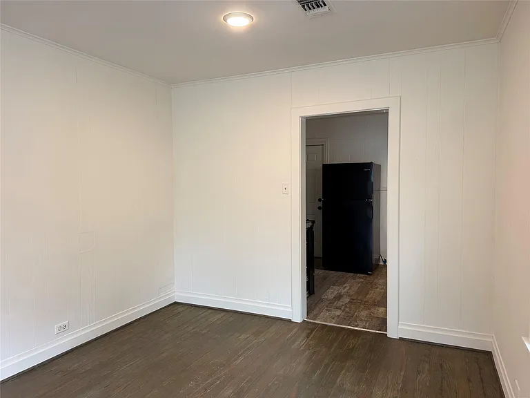 1106 S Jackson St — Photo 4