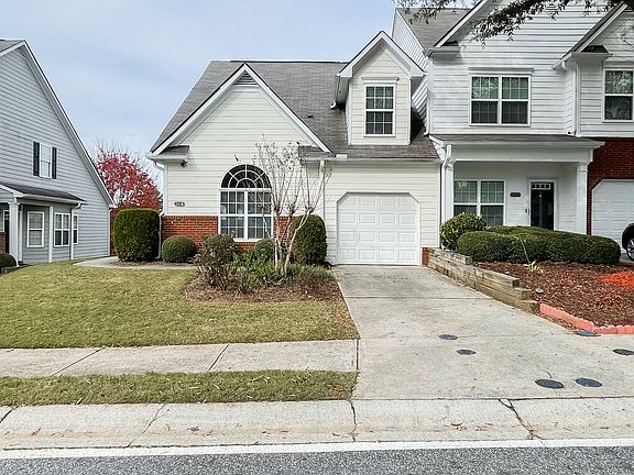3rd image of 2418 Suwanee Pointe Dr