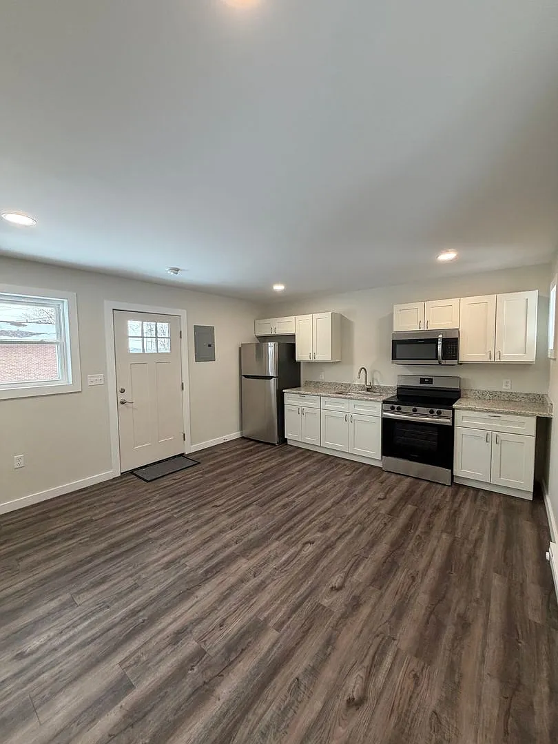 Free 1 Month Rent!! Beautifully Remodeled And Completed 1 Bedroom Apartment — Photo 2