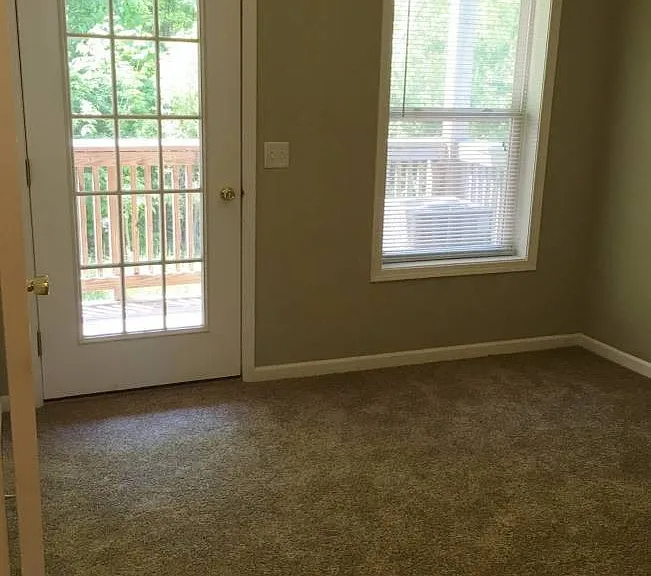 Clover Crossings Apartments — Photo 10