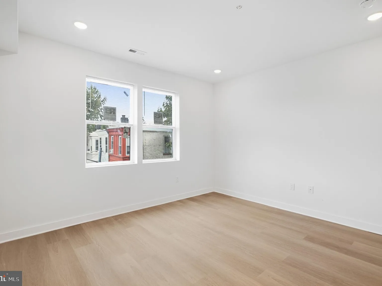 3 bed, 3.0 bath, $1,900 — Photo 4