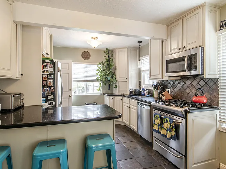 1121 S Denver St — Photo 4