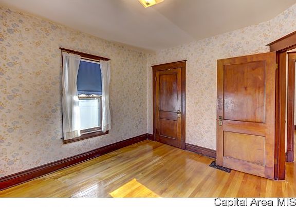 3rd image of 819 S Illinois St