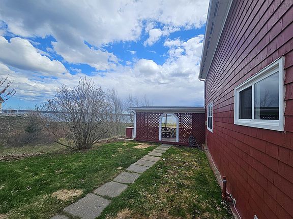 3rd image of 455 Purves St
