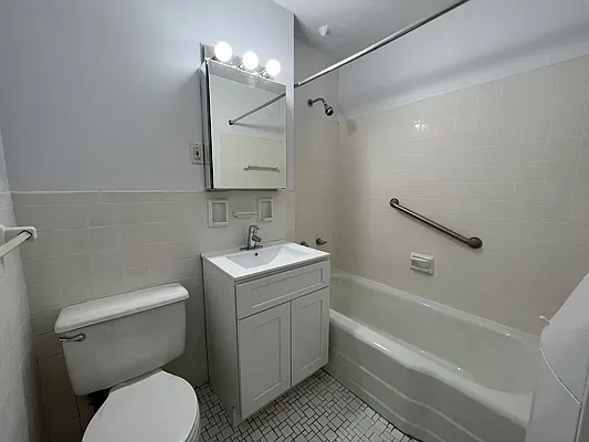 Rented by AZ REALTY NYC LLC | media 14