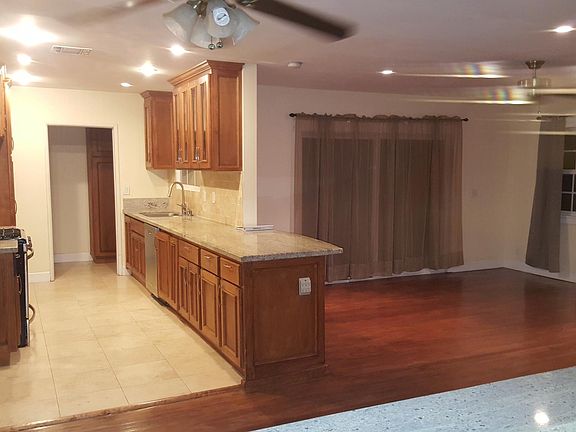 3rd image of 2637 Ladoga Ave