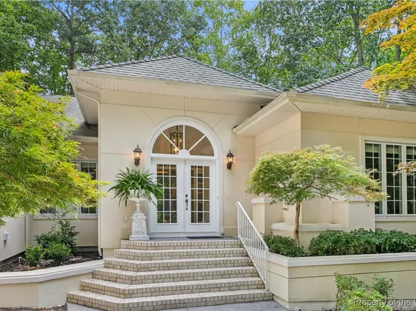 147 Oyster Cove Lndg, Hartfield, VA 23071