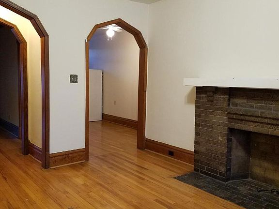 3rd image of 5784 Pershing Ave