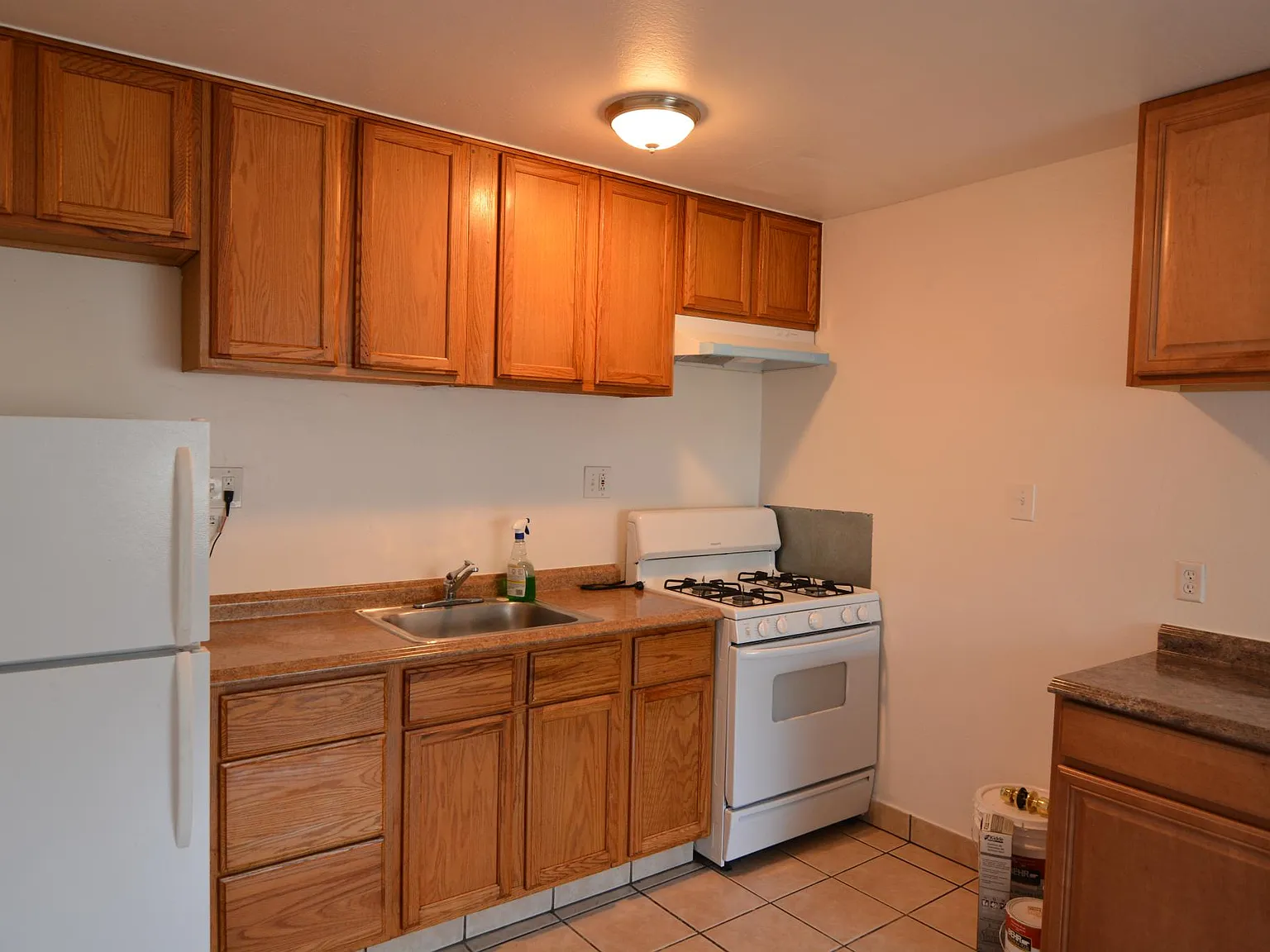 2 bed, 700 sqft, $2,200 — Photo 4