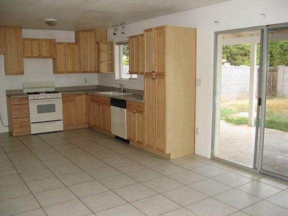 2nd image of 620 E Fordham Dr