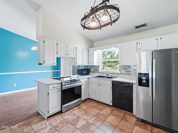 3rd image of 310 Steller Road