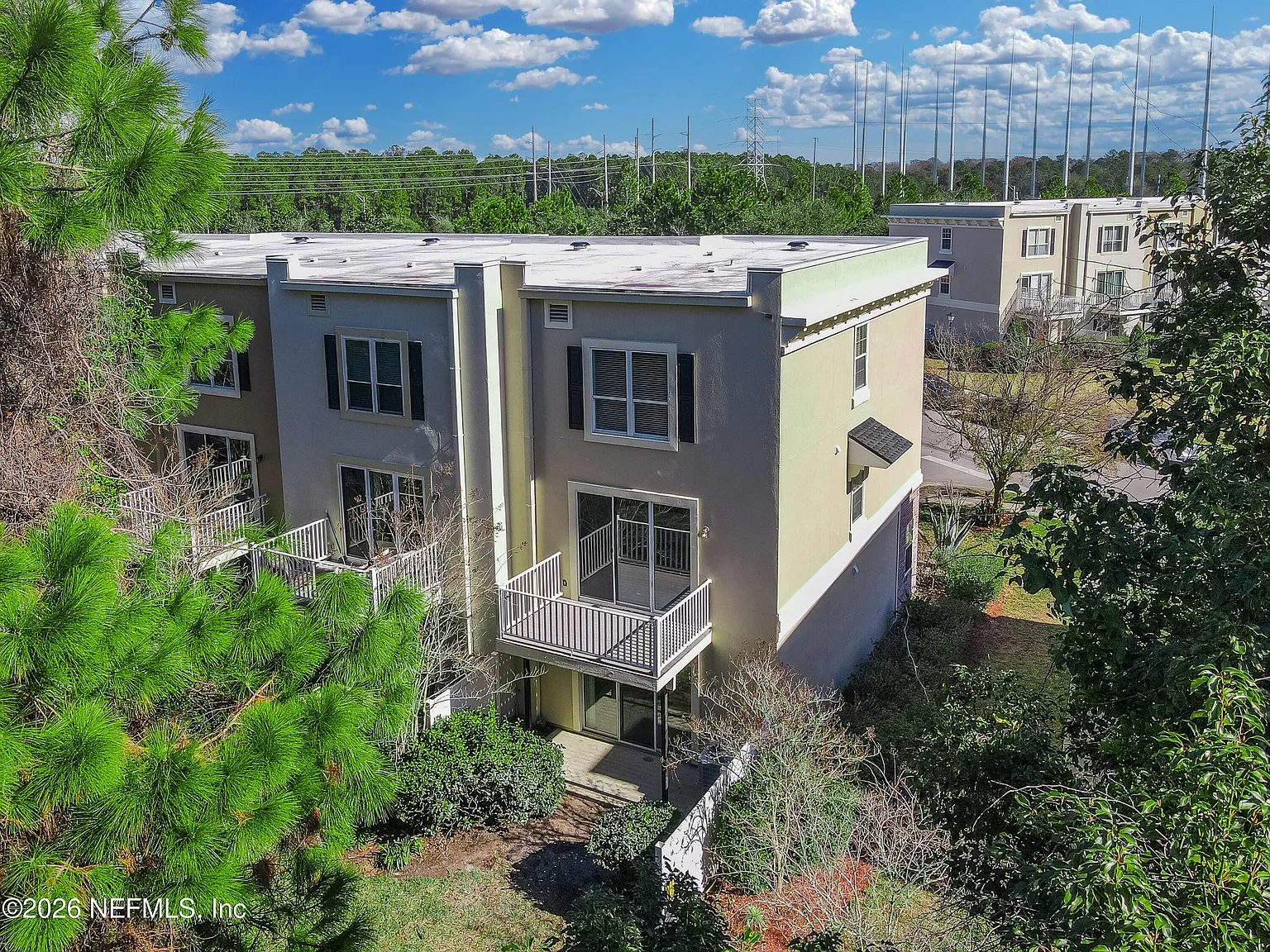 3 bed, 4.0 bath, 2121 sqft, $2,200 — Photo 3