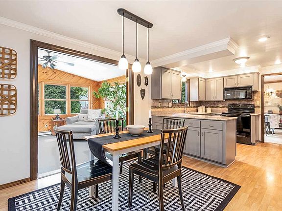 3rd image of 2761 S Le Capitaine Cir