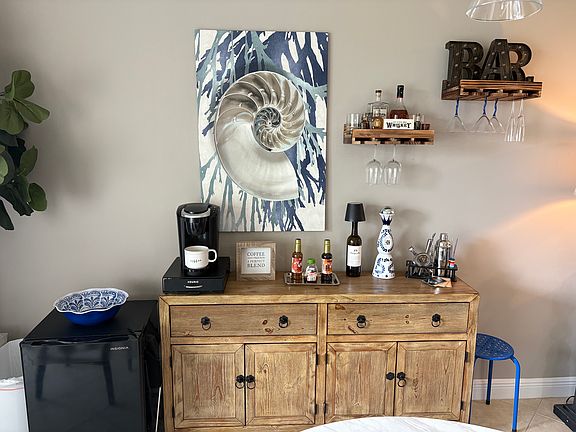 Coffee bar/ Liquor Bar
