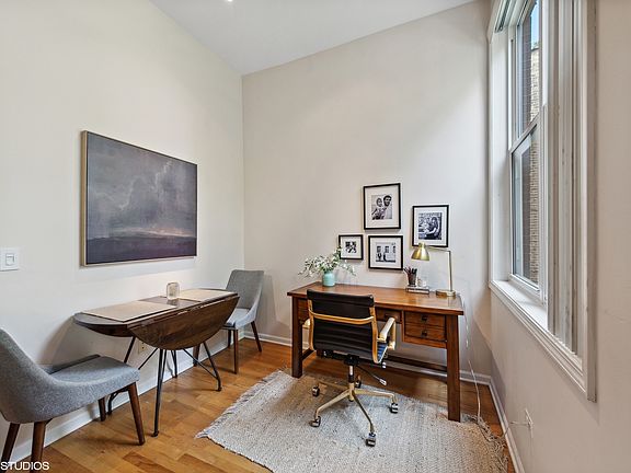 5th image of 2542 N Seminary Ave #2