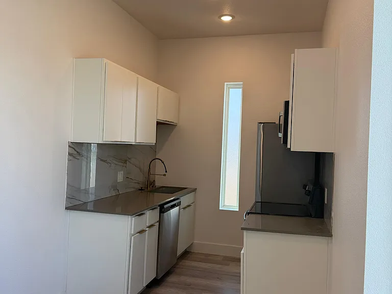 111-4514 Bryan St — Photo 12