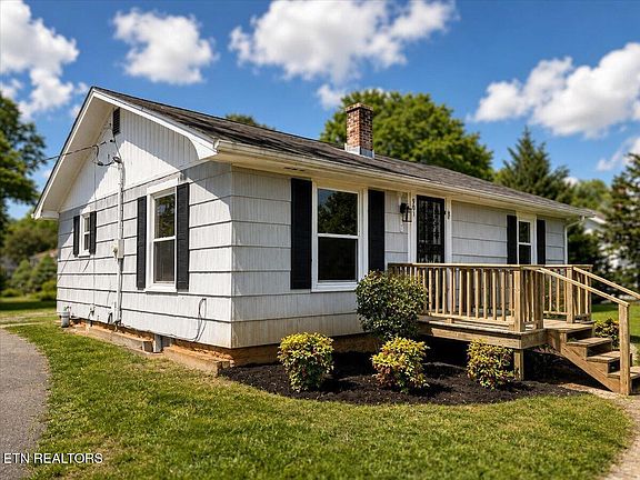 3rd image of 901 Mayes Ave
