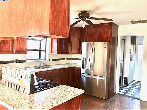3rd image of 4075 Hobart Ave