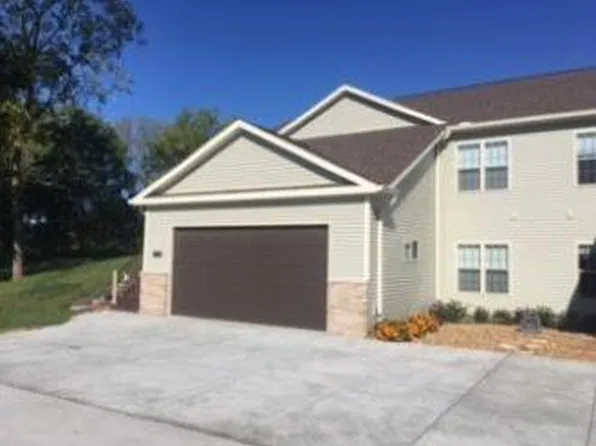 514 S Main St, Fall River, WI 53932