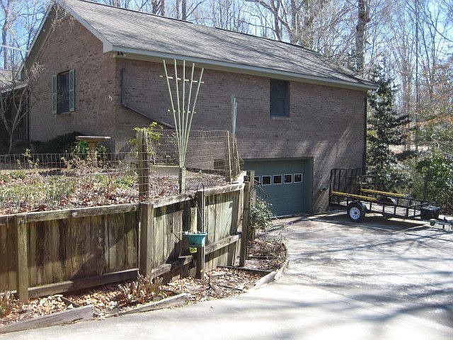 2nd image of 213 W Palmer Dr
