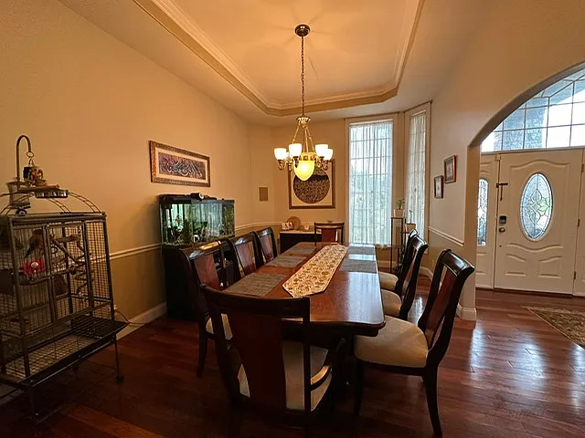 5 bed, 3730 sqft, $3,850 — Photo 4