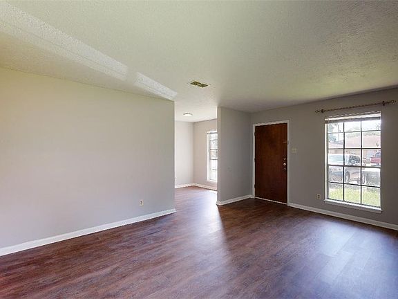 4th image of 813 Llano Pl