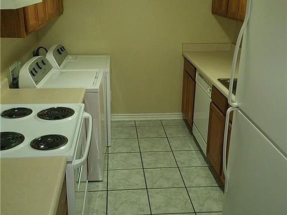 4th image of 231-233 Graystone Cir #231