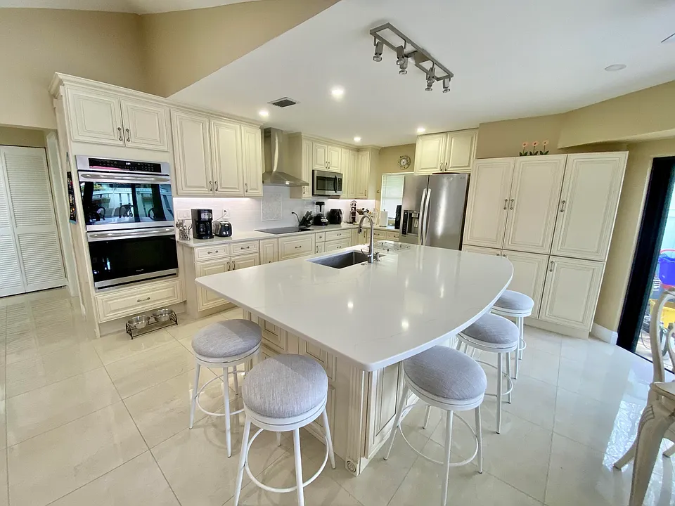 1127 E Seminole Ave #13D