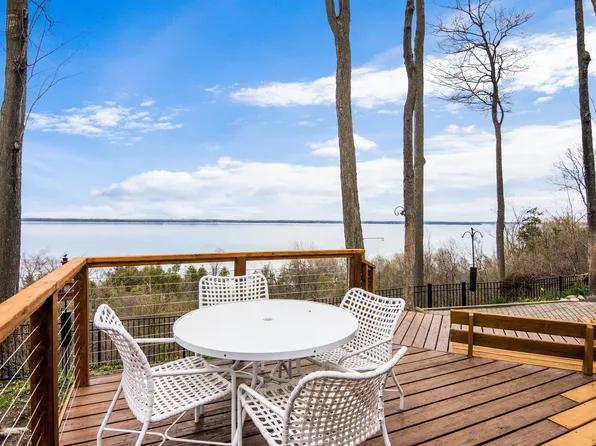 1451 S Bay View Trl, Suttons Bay, MI 49682