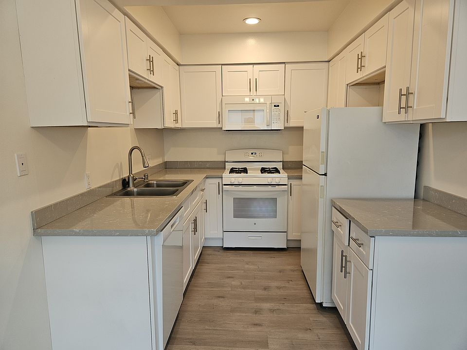 1st image of 5302 Comercio Ln #14A