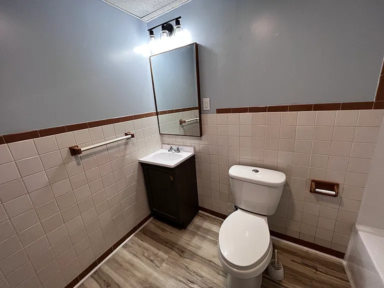 204 W Washington St #2 — Photo 3