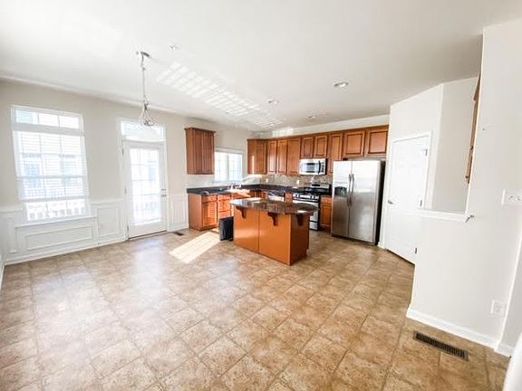 additional view of dining area open to kitchen